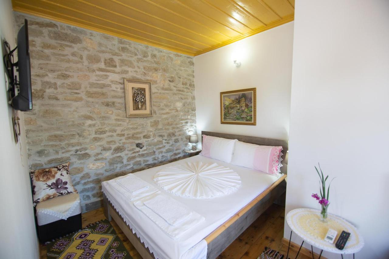 The Mosaic House - Shtepia Me Mozaik Hotel Permet Luaran gambar