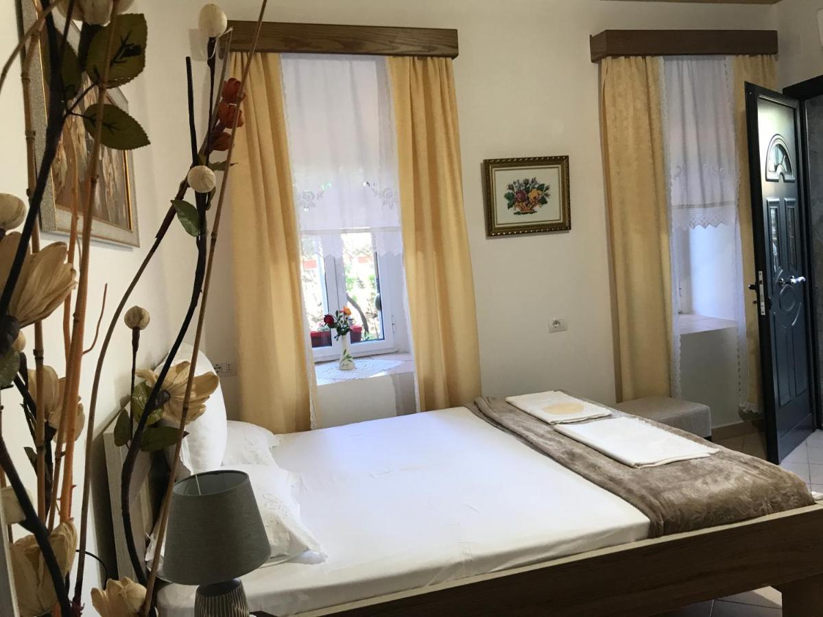 The Mosaic House - Shtepia Me Mozaik Hotel Permet Luaran gambar